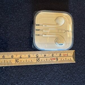 Apple White Wired Earbuds with Case NWOT